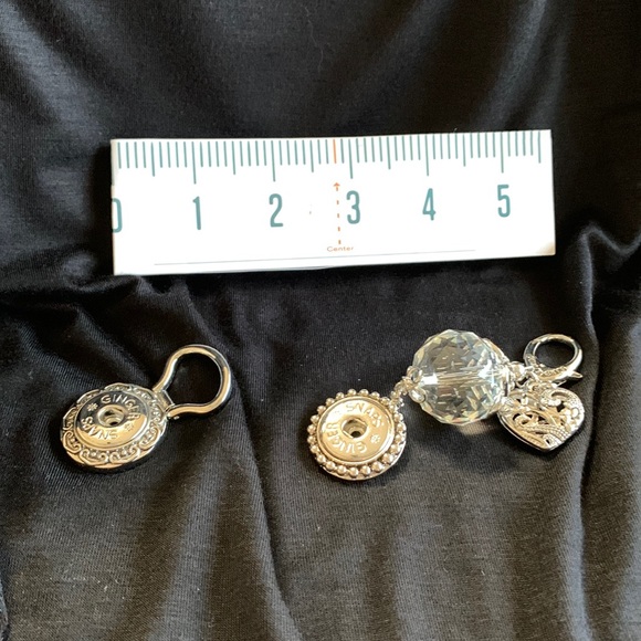 One silver tone snap key rings with dangle crystal and changeable snap. NWOT - Picture 2 of 2